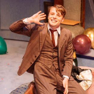 NTL 2019 Present Laughter - Photograph by Manuel Harlan 191