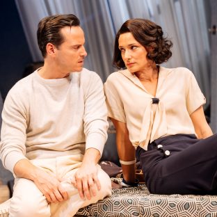 NTL 2019 Present Laughter - Photograph by Manuel Harlan 271