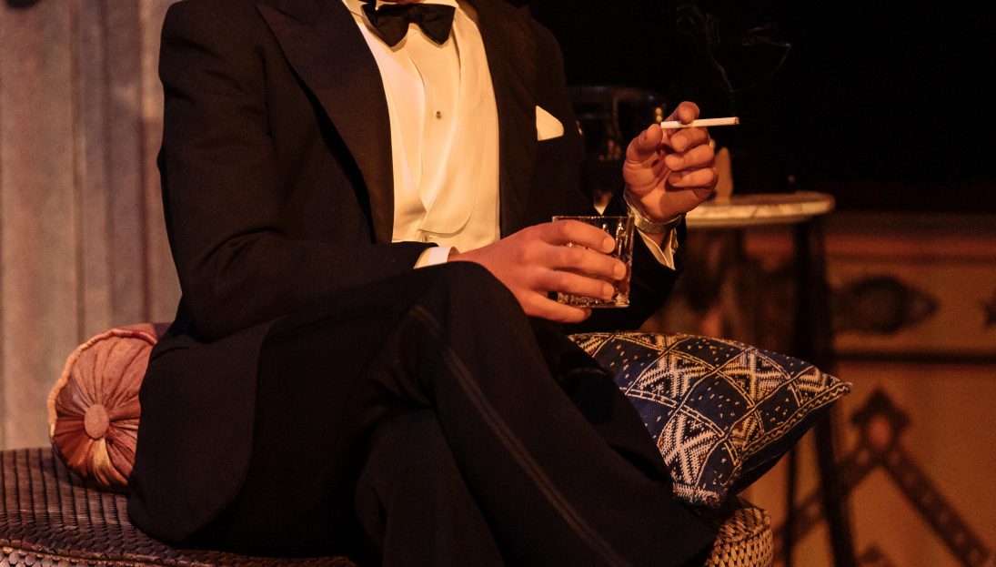 NTL 2019 Present Laughter - Photograph by Manuel Harlan 336