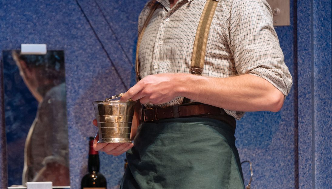 NTL 2019 Present Laughter - Photograph by Manuel Harlan 362